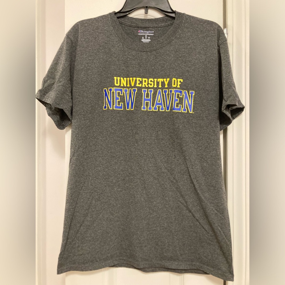 University of New Haven UNH Short Sleeve Tee, size Medium